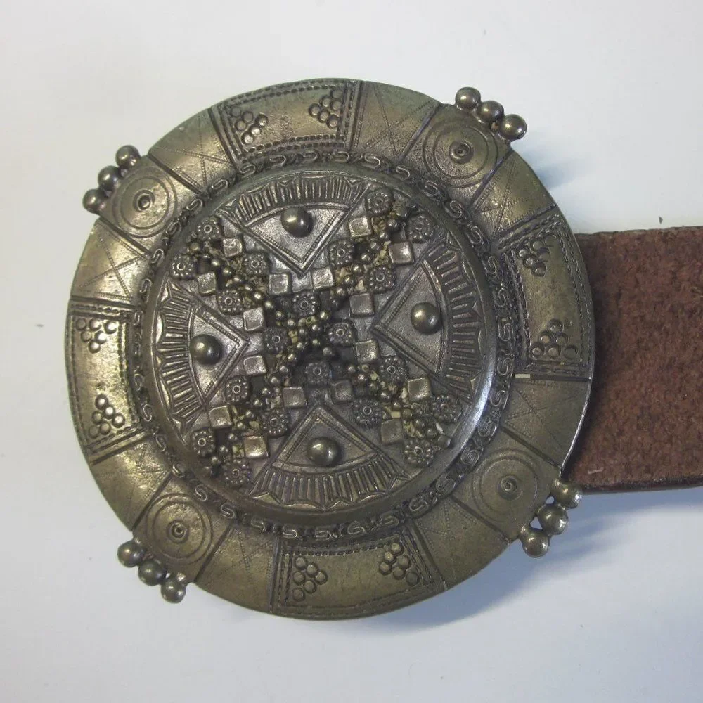 Saks Fifth Ave Womens Size S Brown Leather Belt with Brass Medallion Buckle